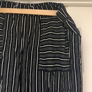 Loft Flowy Capri pants. Size M.